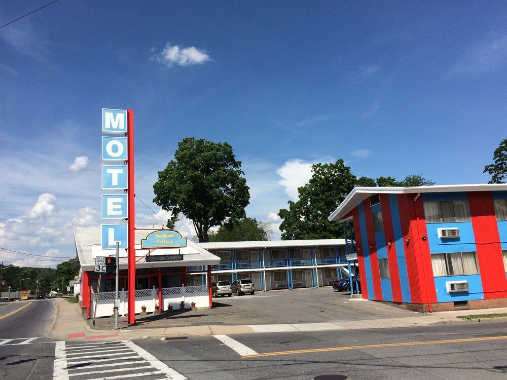 Village Motel — hotel in Ellenville