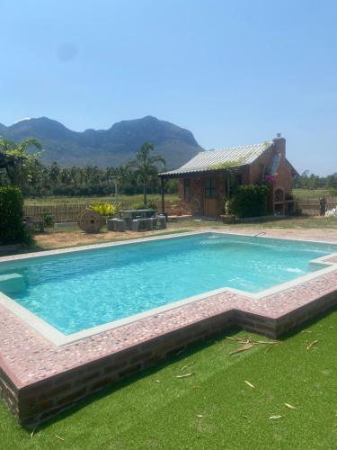 Driftwood and Jolie cottages in Sam Roi Yot, Thailand