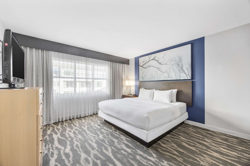 DoubleTree Suites by Hilton Hotel Huntsville South - photo 7