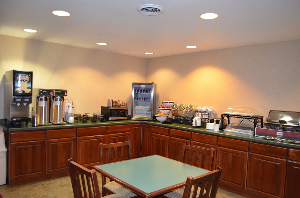 AmericInn by Wyndham Maquoketa - photo 18