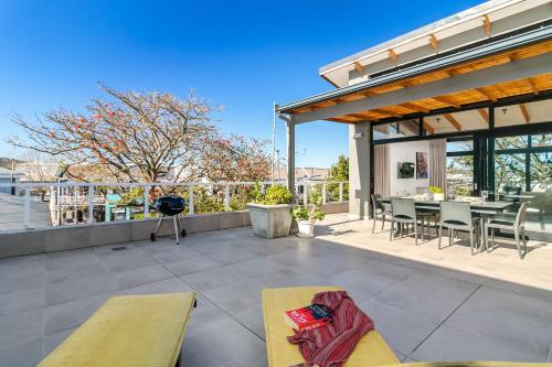 Sunny Double Volume Penthouse All Ensuite — 4-Star Luxury Hotel in Knysna, South Africa