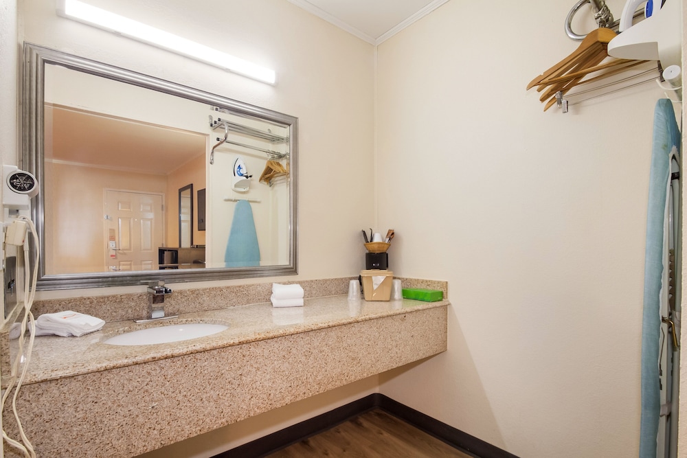 Red Roof Inn Santee - photo 15