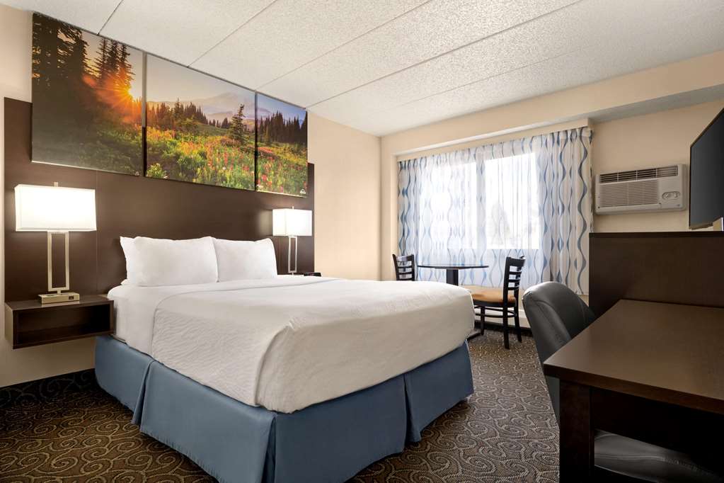 Days Inn by Wyndham Fort Collins - photo 14