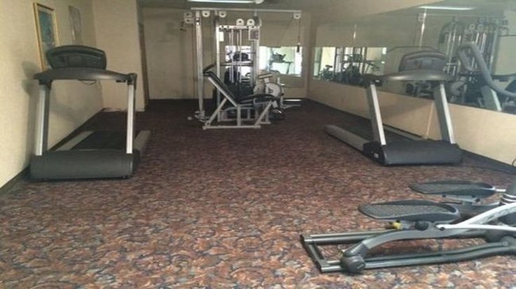 Plaza Hotel and Suites - photo 2