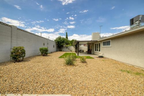 Single Story minutes from Summerlin with RV Parking & Dog Friendly in Las Vegas, United States