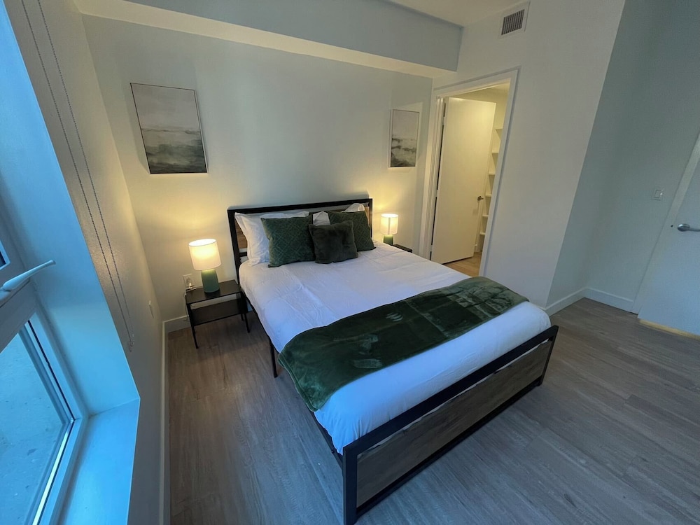 Modern Retreat in Koreatown - photo 4
