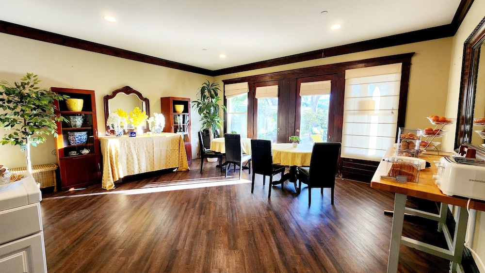 Santa Paula Inn - photo 37