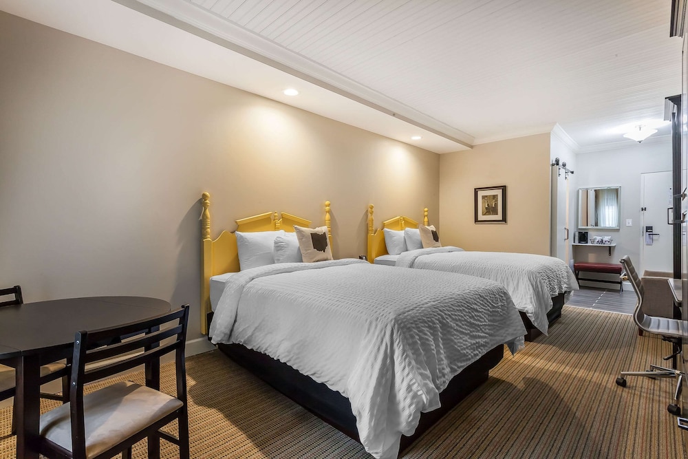 The Aurora Inn - photo 12