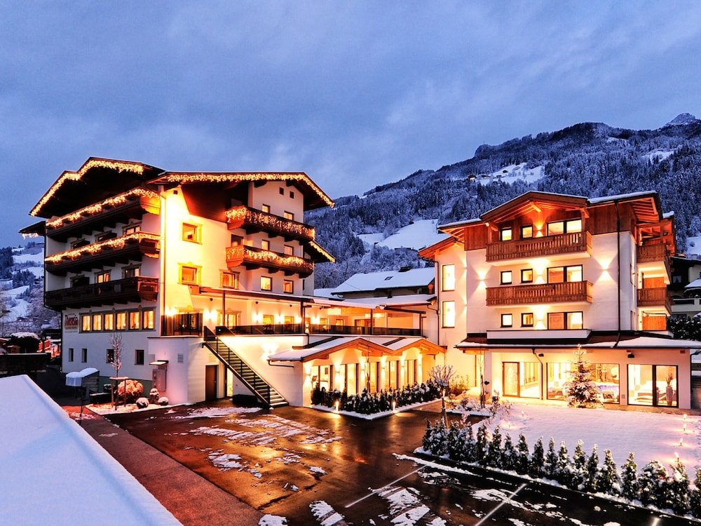 Hotel Theresia — 4-Star Luxury Hotel in Ramsau Im Zillertal, Austria