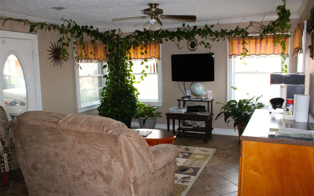 Savannah Motel - photo 5