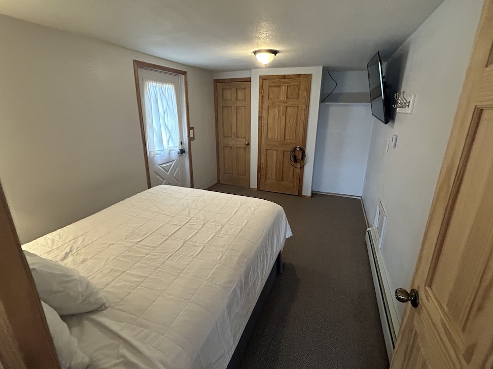 Spirit Lake Resort Motel - photo 4