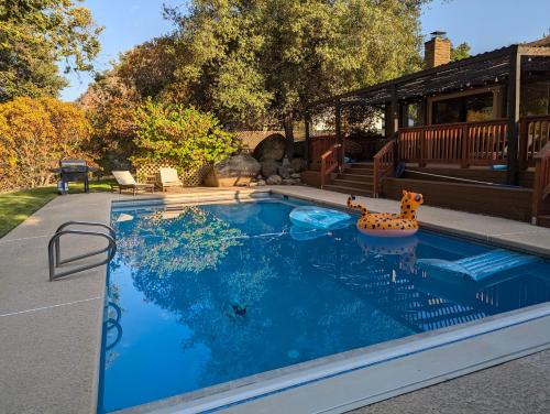 Sequoia Zen River House — 4-Star Luxury Hotel in Three Rivers, United States