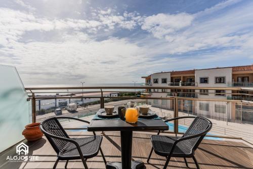 Ocean Paradise Apartment with ocean view — 4-Star Luxury Hotel in Ericeira, Portugal