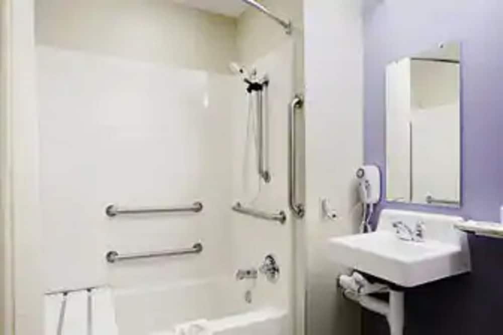 Microtel Inn & Suites by Wyndham Eagle River Anchorage Area - photo 21