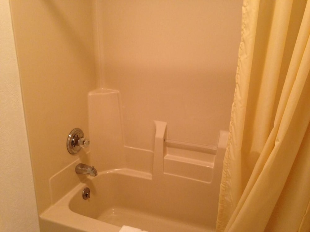 Economy Inn Lafayette - photo 18