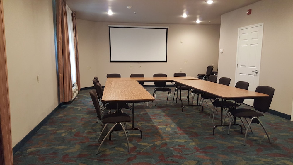 Candlewood Suites Hot Springs by IHG - photo 40