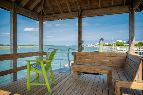 Pier Pleasure by Oak Island Accommodations - photo 34
