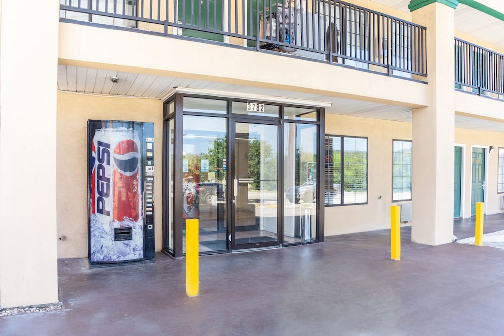 OYO Inn & Suites Medical Center San Antonio - photo 26