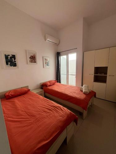 Modern Private Room in Swieqi Shared Flat with Shared Bathroom in Unknown City, Malta