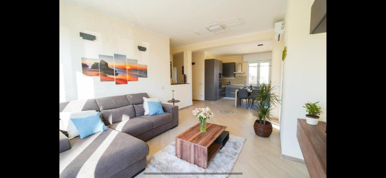 Rosa Dei Venti Sea View Apartment AC — 4-Star Luxury Hotel in Camaiore, Italy