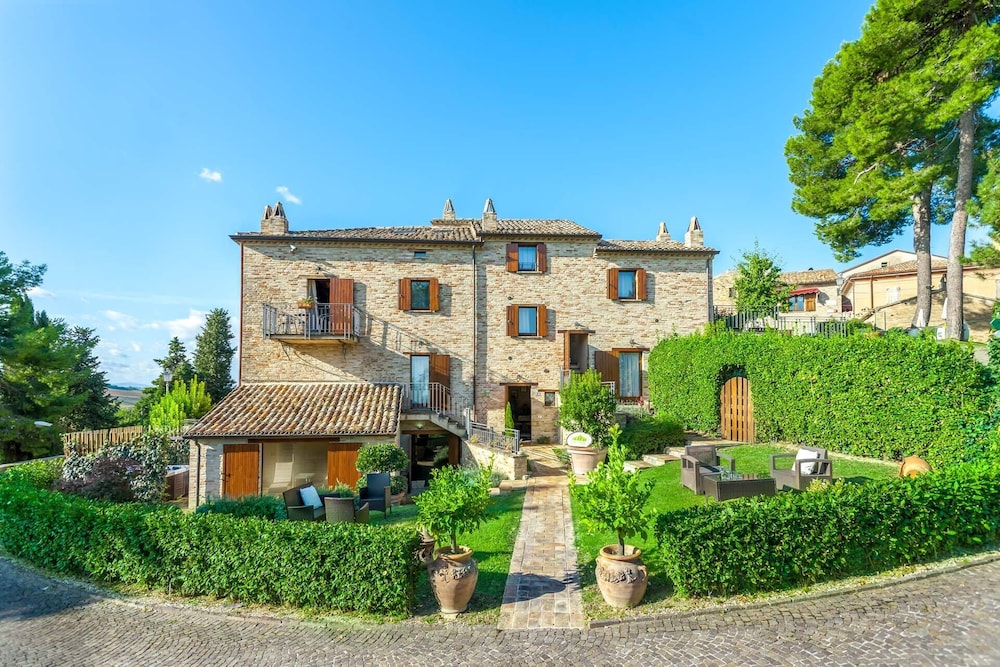 2 Campanili Relais — hotel in Montemaggiore Al Metauro
