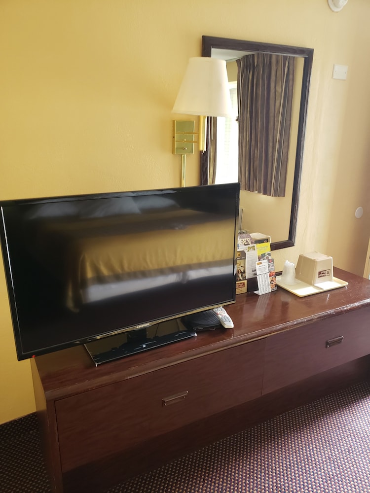 Budget Host Inn Somerset - photo 12