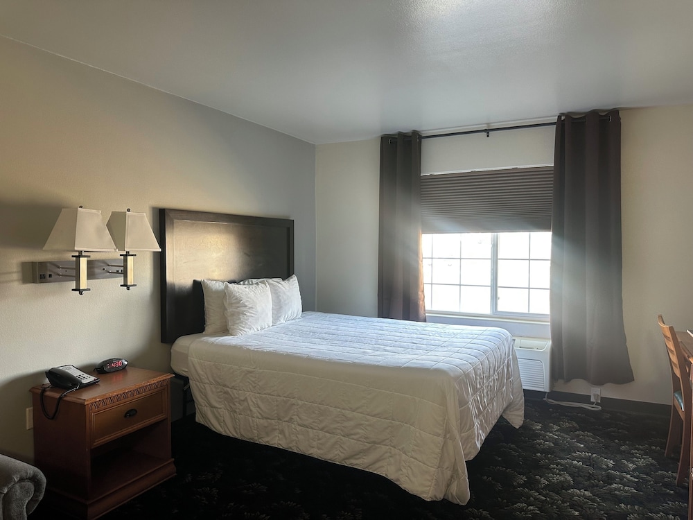 Grand View Inn & Suites - photo 14