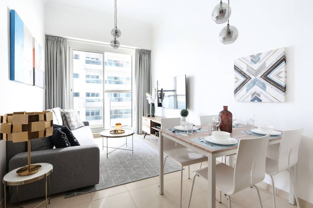 Modern and Stylish 1BR in Business Bay — 5-Star Luxury Hotel in Dubai, United Arab Emirates