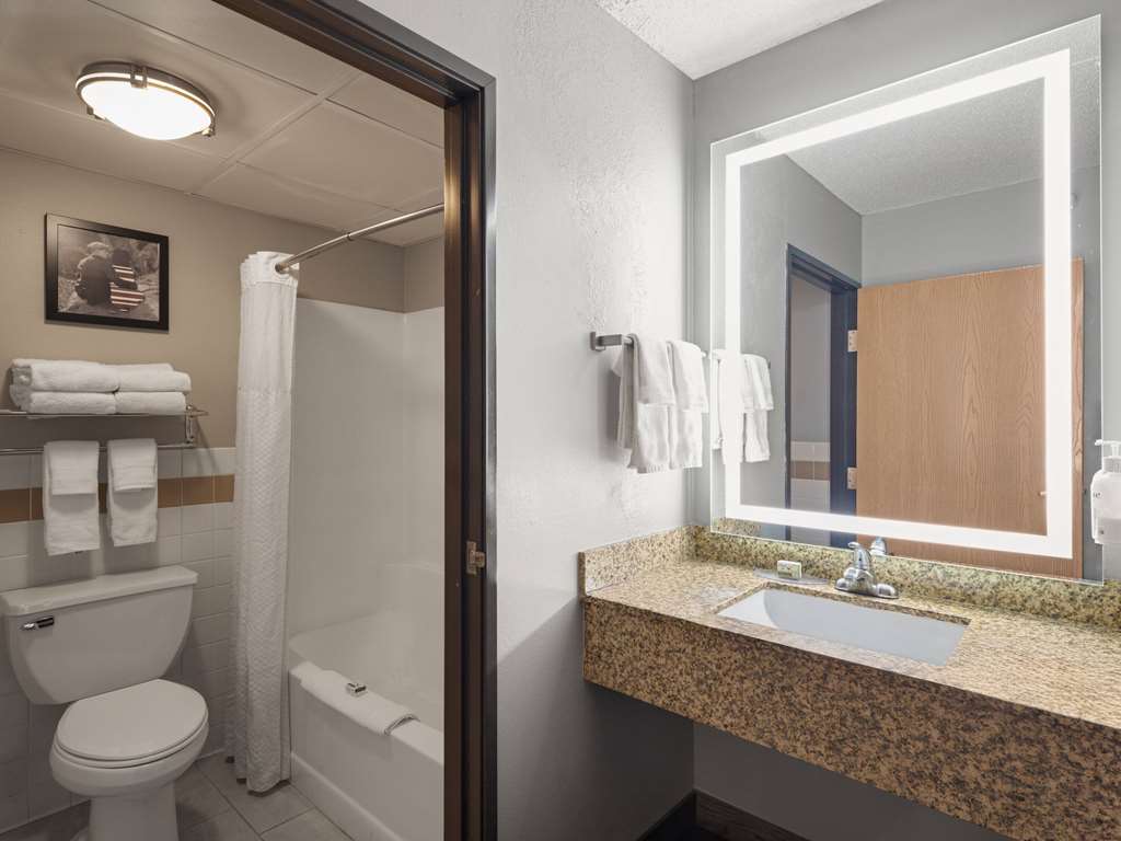 AmericInn by Wyndham Shakopee Near Canterbury Park - photo 20