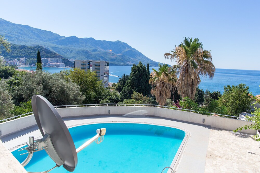 Villa Astra 1 — 4-Star Luxury Hotel in Budva, Montenegro
