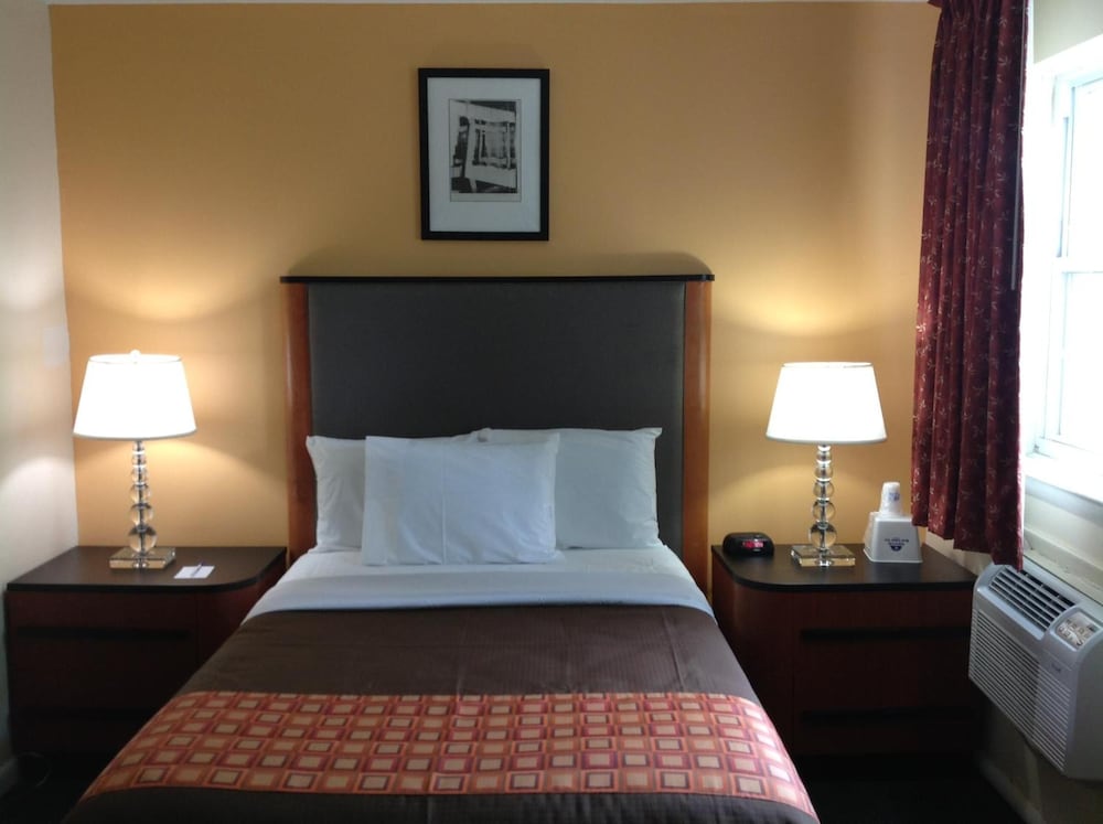 Media Inn and Suites - photo 17