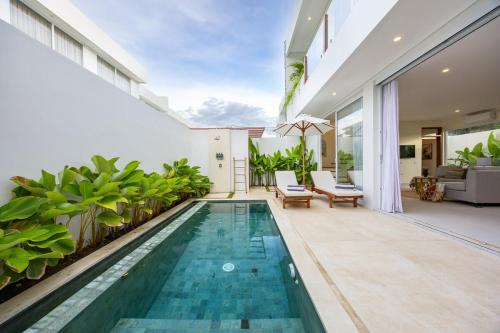 Tropical Luxe Villa Walk to Beach & Ricefield View — 4-Star Luxury Hotel in Canggu, Indonesia