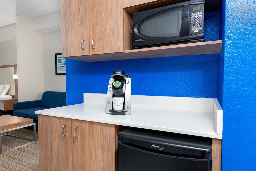 Holiday Inn Express & Suites Naples North Bonita Springs by IHG - photo 18
