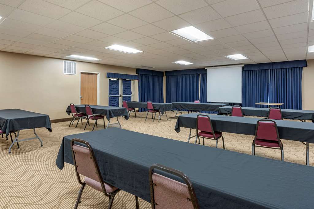 Comfort Suites Salem - photo 38