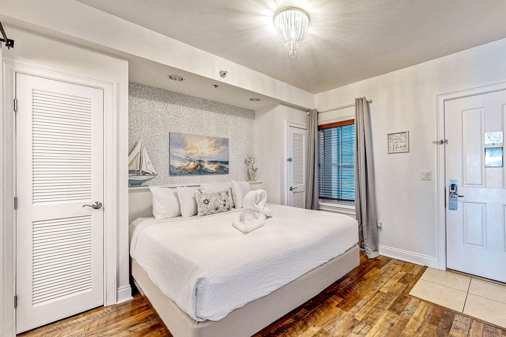 Carillon Beach Inn - photo 4