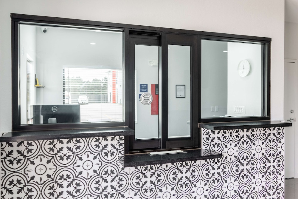 Americas Best Value Inn and Suites Kingwood IAH Airport - photo 2