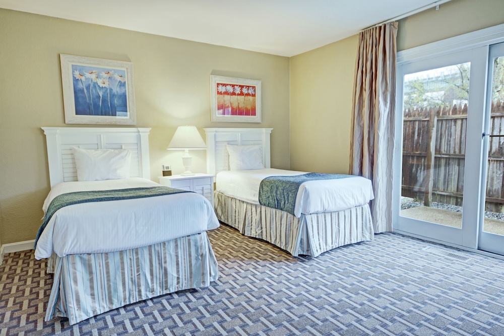 Club Wyndham Newport Overlook - photo 3