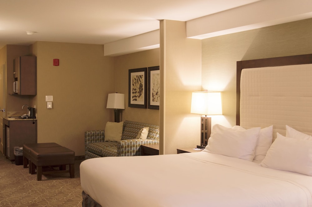 Holiday Inn Express & Suites Logan by IHG - photo 7