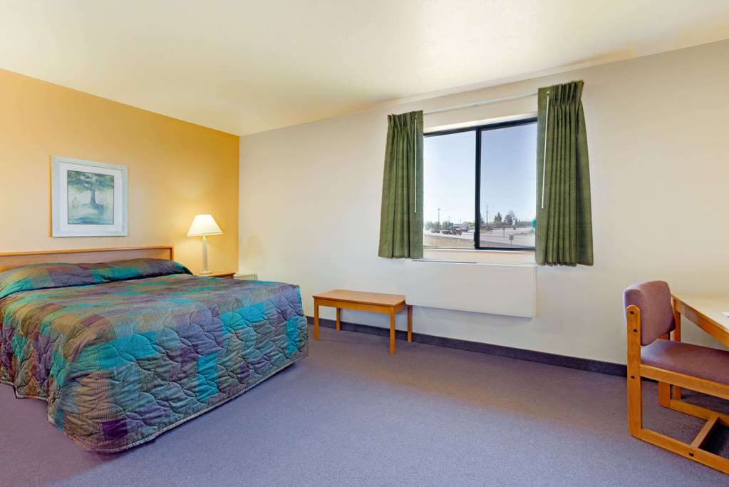 Super 8 by Wyndham Klamath Falls - photo 12