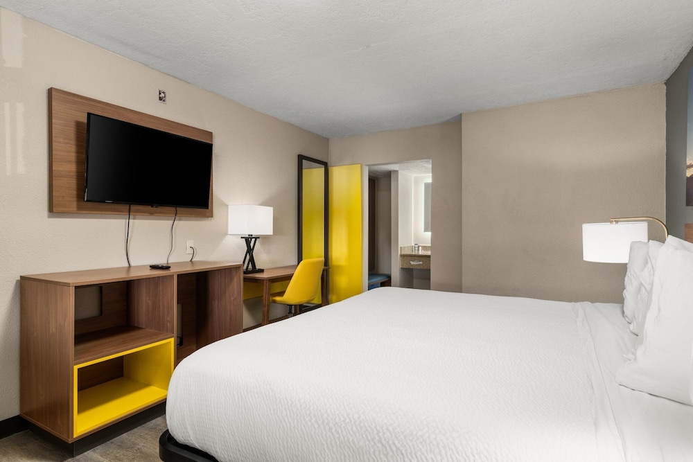 Extend A Suites Midtown Albuquerque - photo 4