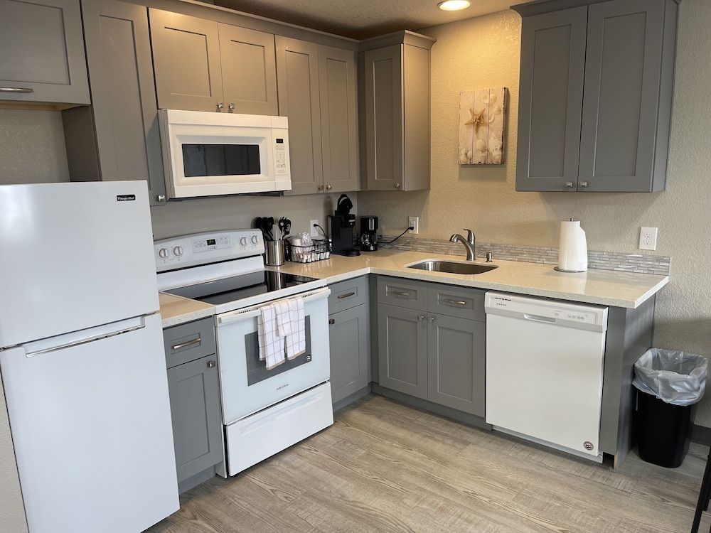 The Coastal Inn and Suites - photo 85