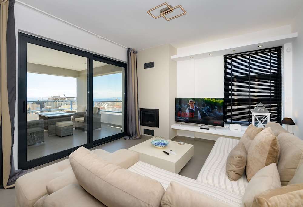 Flat with stunning views & prv parking — 4-Star Luxury Hotel in Glyfada, Greece