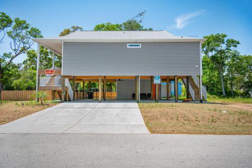 Pawsitively Paradise by Oak Island Accommodations - photo 47