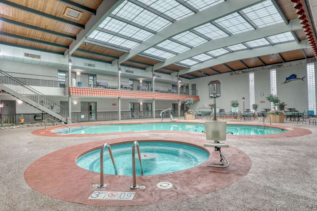 Quality Inn & Suites Green Bay Downtown - photo 51