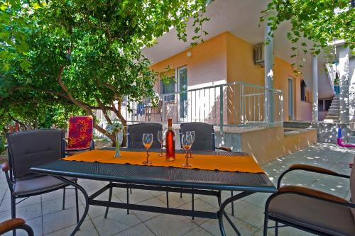 Ani in Trogir Mittel Dalmatien in Trogir, Croatia