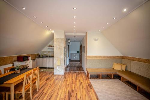 LiBe Apartman — 4-Star Luxury Hotel in Gyenesdias, Hungary