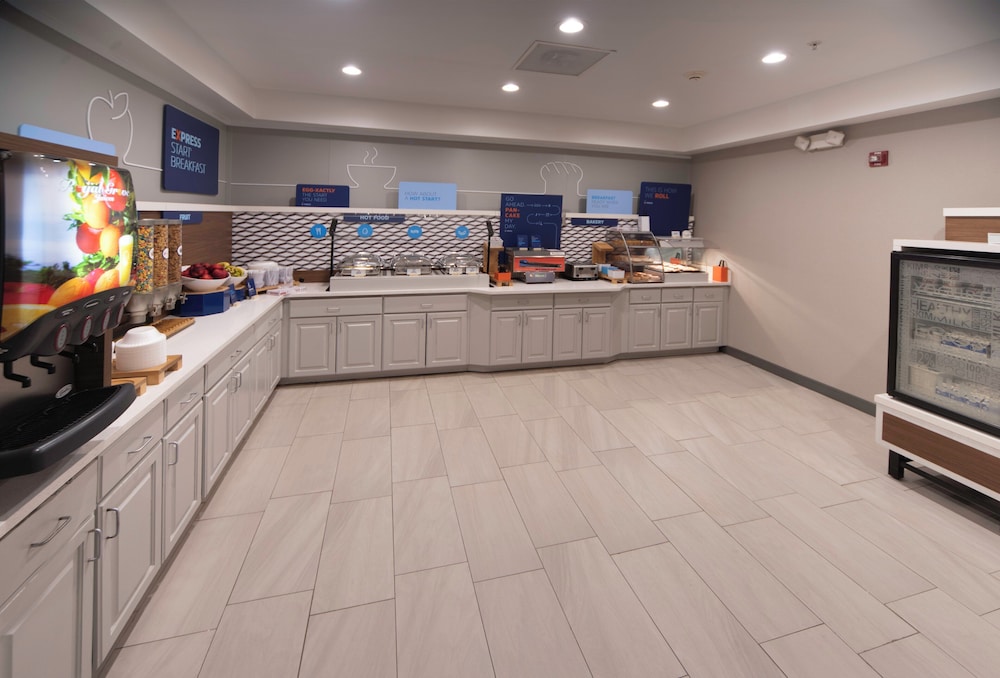 Holiday Inn Express & Suites Little Rock West by IHG - photo 19