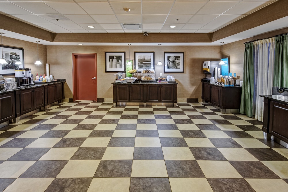 Hampton Inn & Suites Wilder - photo 34