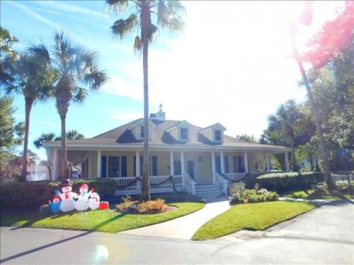 F3 close to front heated pool — 4-Star Luxury Hotel in Country Club Estates, United States