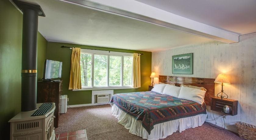 Hob Knob Inn And Restaurant pet-friendly hotel Essex Junction